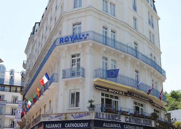 ホテル Royal